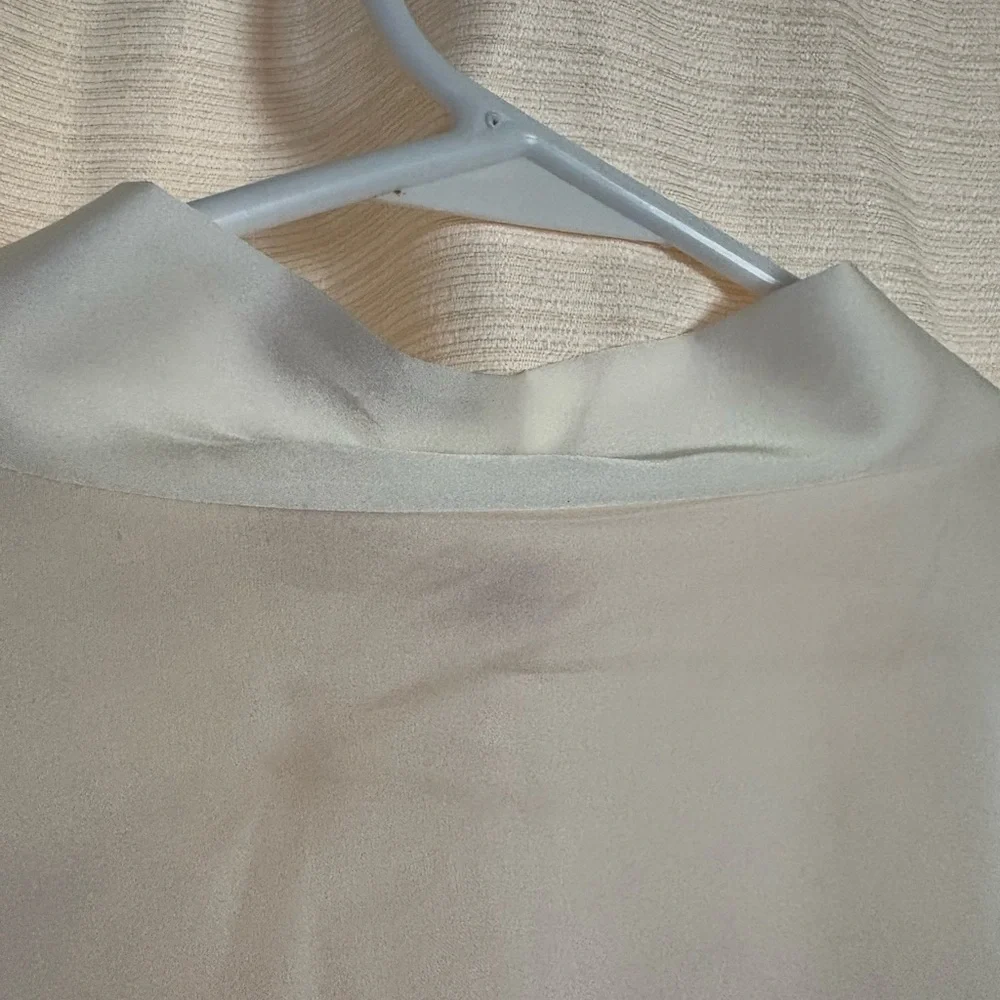 White Silky Robe 👰♀️ - Picture 6 of 8